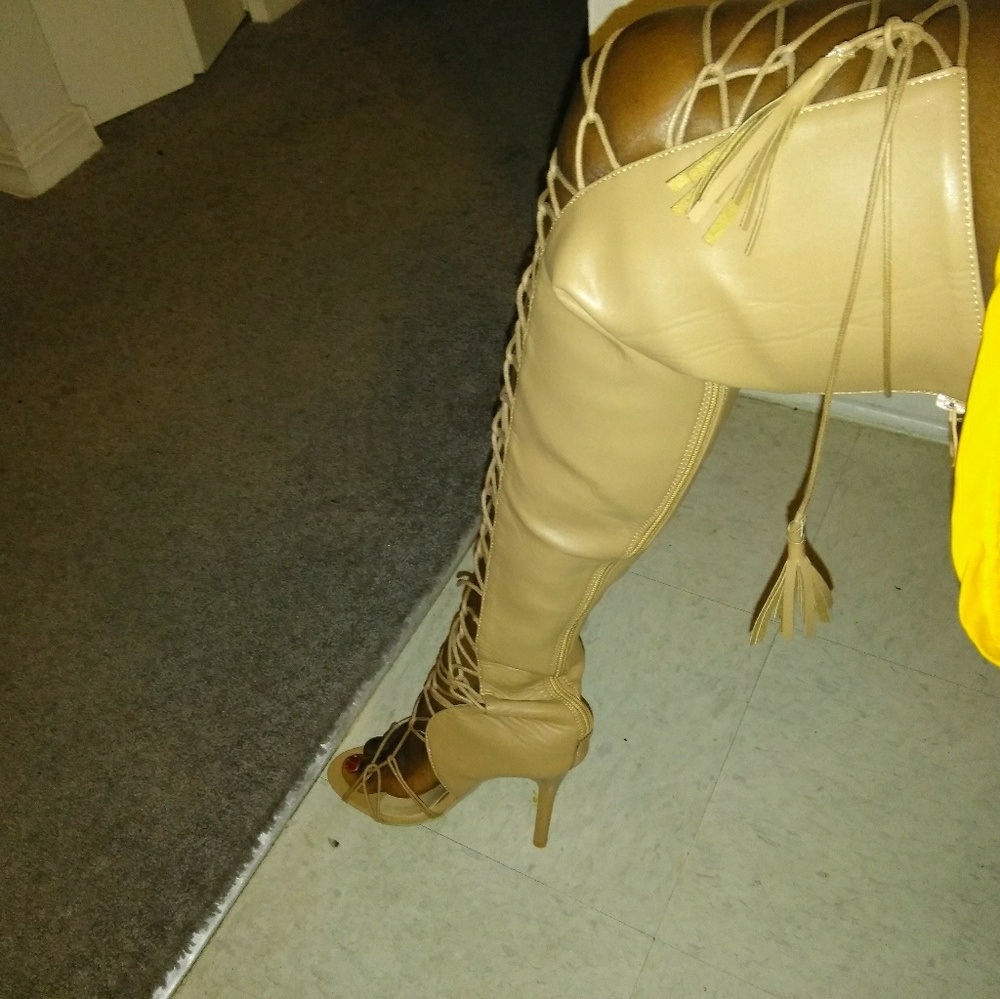 Thigh high heels🔥🔥